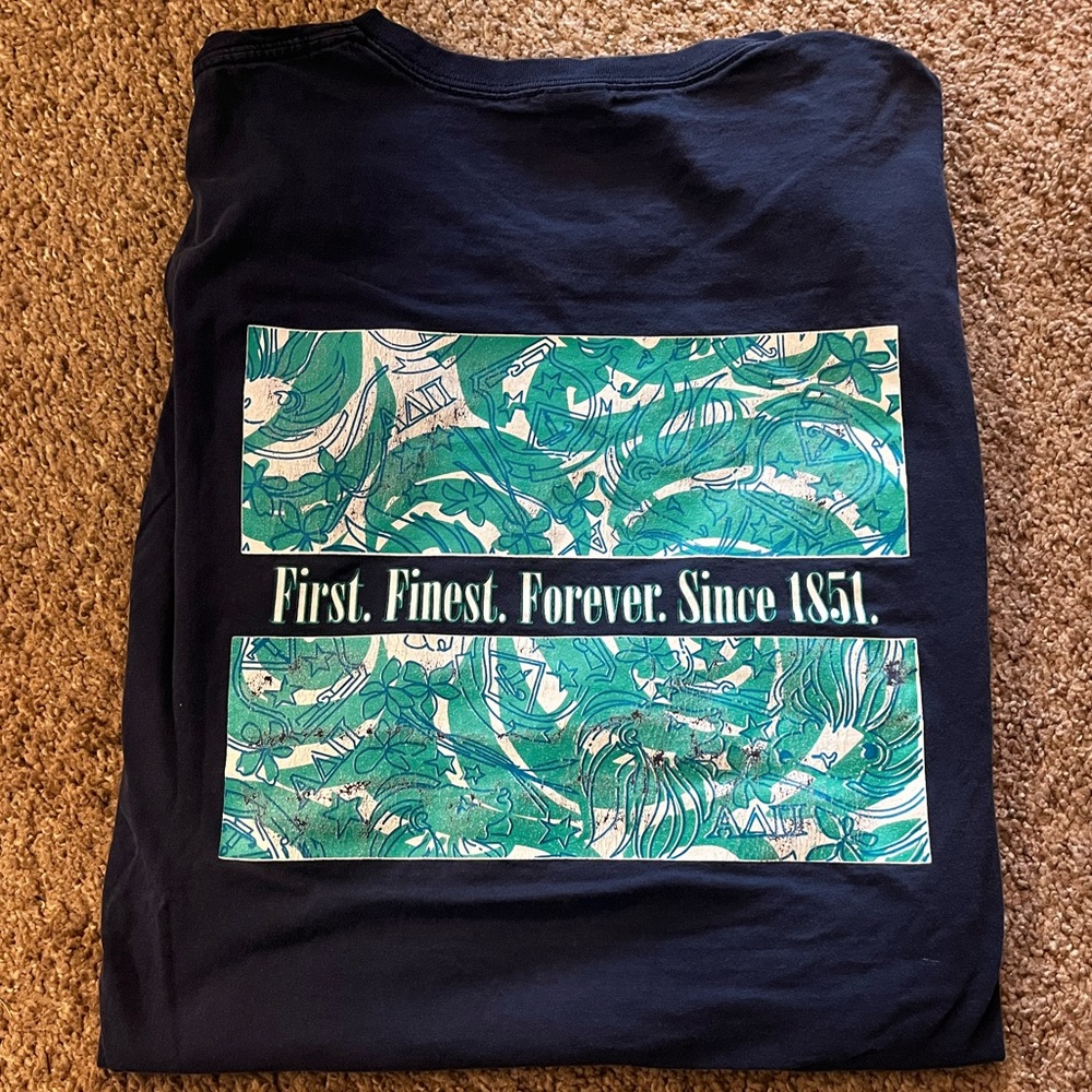 Rare Lilly Pulitzer Alpha Delta Pi ADPi Pattern T Shirt Size M